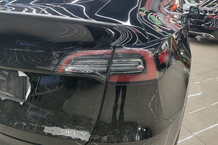 Used Tesla Model Y 2022 Performance High-Performance All-Wheel-Drive Version Right Rear Taillight