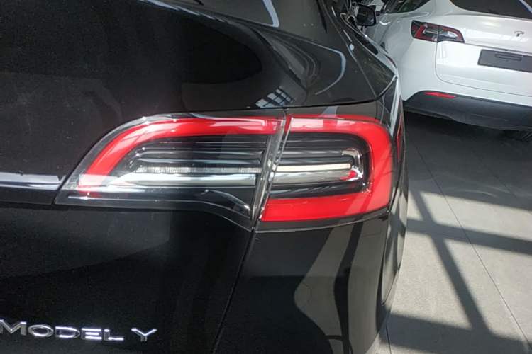 Used Tesla Model Y 2022 Revised Version Rear-Wheel Drive Right Rear Taillight