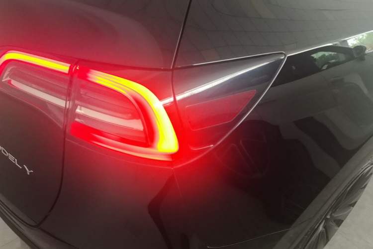 Used Tesla Model Y 2022 Revised Version Rear-Wheel Drive Right Rear Taillight