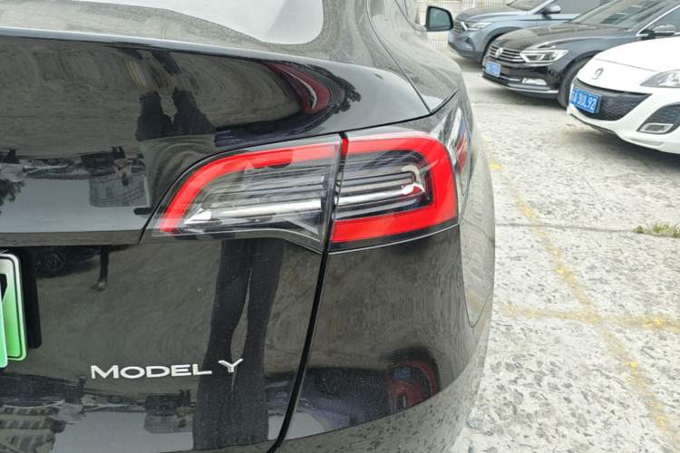 Used Tesla Model Y 2022 Rear-Wheel-Drive Version Right Rear Taillight