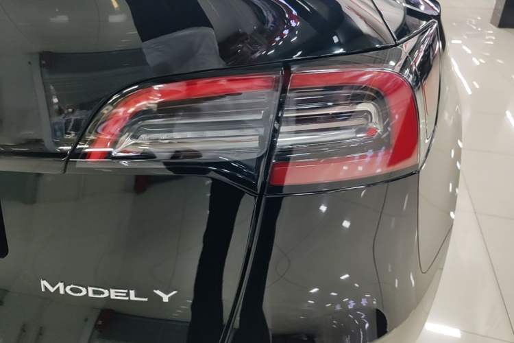 Used Tesla Model Y 2022 Revised Version Rear-Wheel Drive Right Rear Taillight
