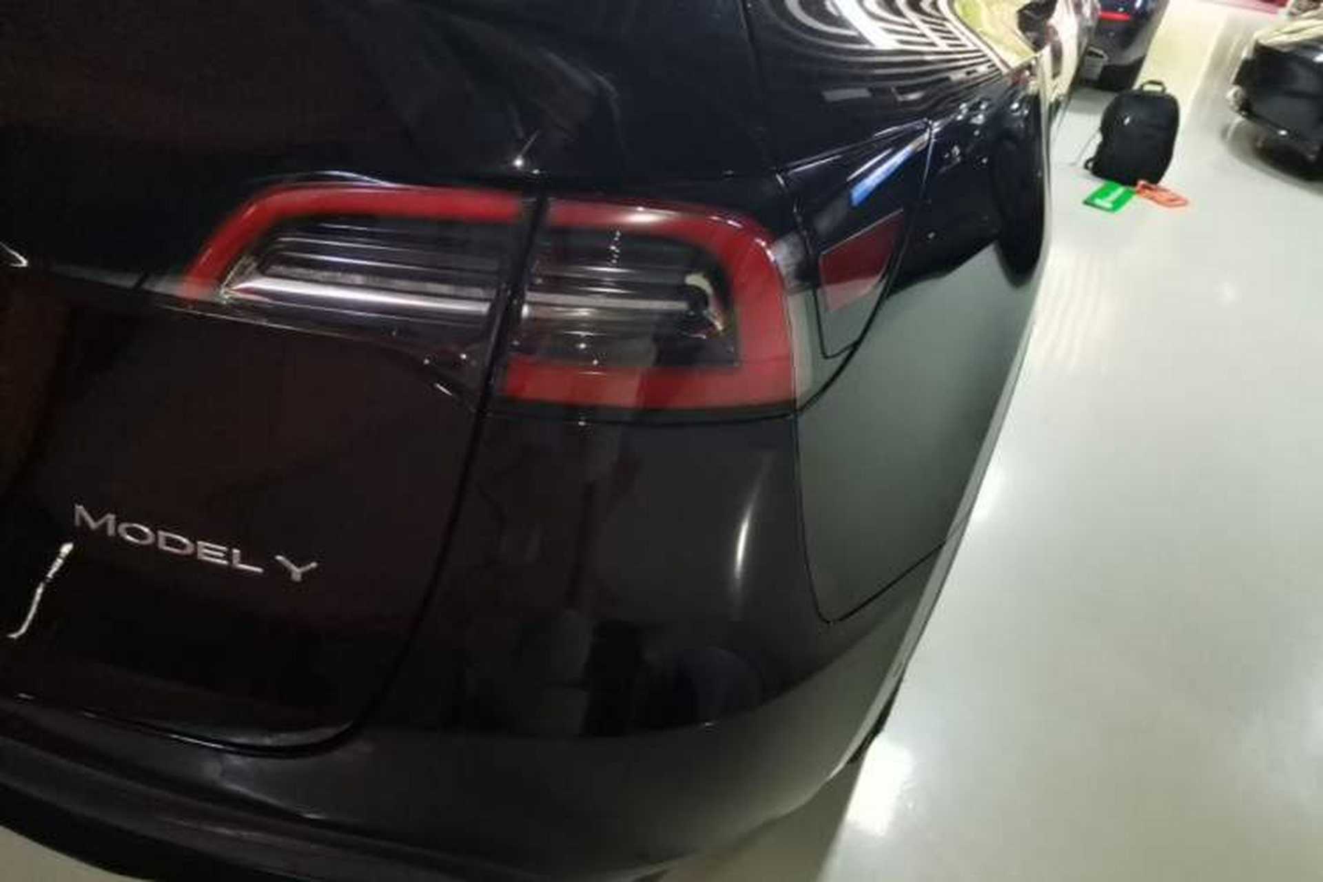 Used Tesla Model Y 2022 Long-Range All-Wheel-Drive Version Right Rear Taillight