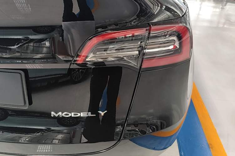 Used Tesla Model Y 2022 Rear-Wheel-Drive Version Right Rear Taillight
