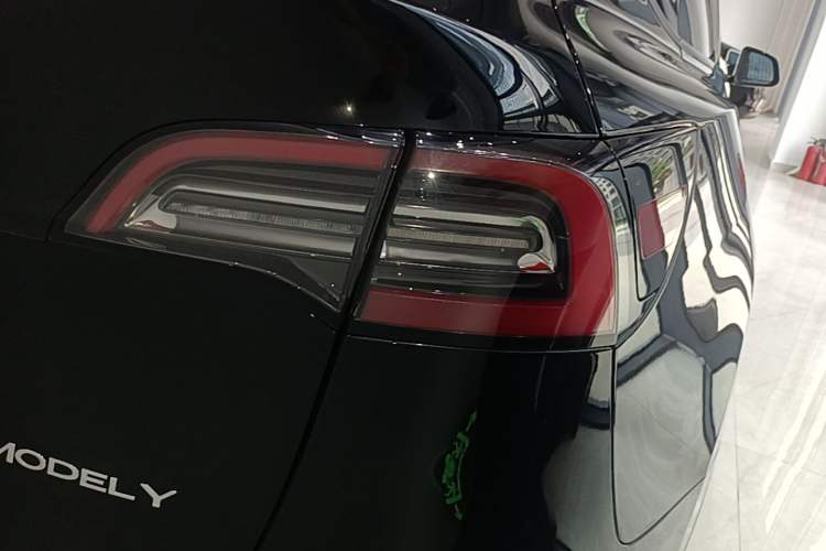 Used Tesla Model Y 2022 Revised Version Rear-Wheel Drive Right Rear Taillight