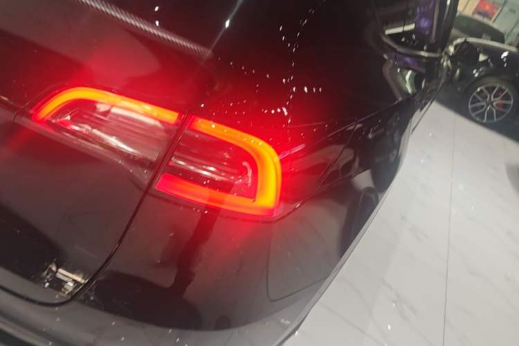 Used Tesla Model Y 2022 Rear-Wheel-Drive Version Right Rear Taillight