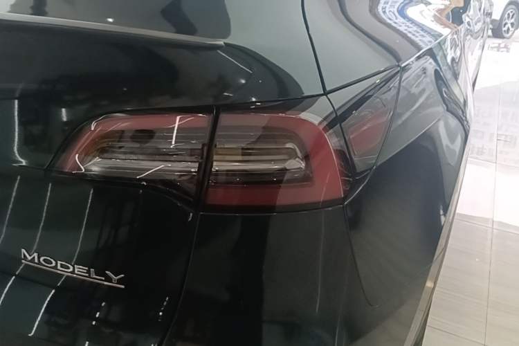 Used Tesla Model Y 2022 Performance High-Performance All-Wheel-Drive Version Right Rear Taillight