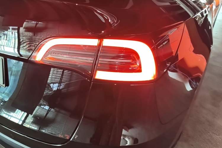 Used Tesla Model Y 2022 Rear-Wheel-Drive Version Right Rear Taillight