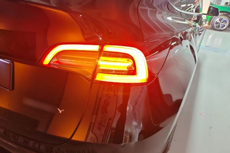 Used Tesla Model Y 2022 Long-Range All-Wheel-Drive Version Right Rear Taillight