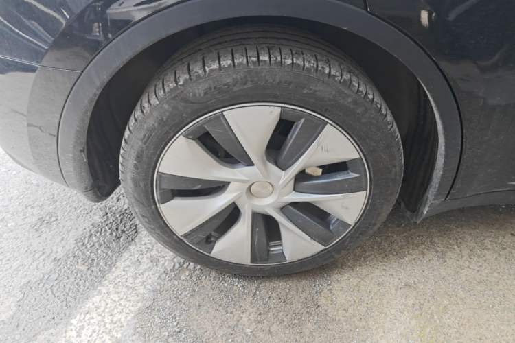 Used Tesla Model Y 2022 Long-Range All-Wheel-Drive Version Right Rear Wheel Hub