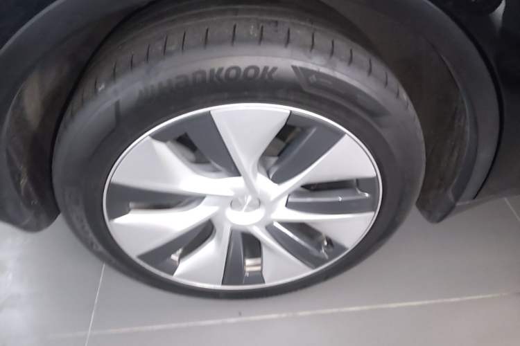 Used Tesla Model Y 2022 Rear-Wheel-Drive Version Right Rear Wheel Hub