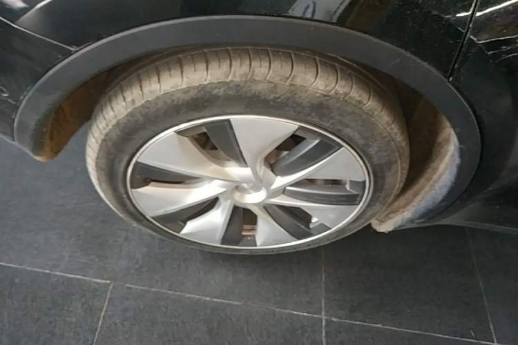 Used Tesla Model Y 2022 Rear-Wheel-Drive Version Right Rear Wheel Hub