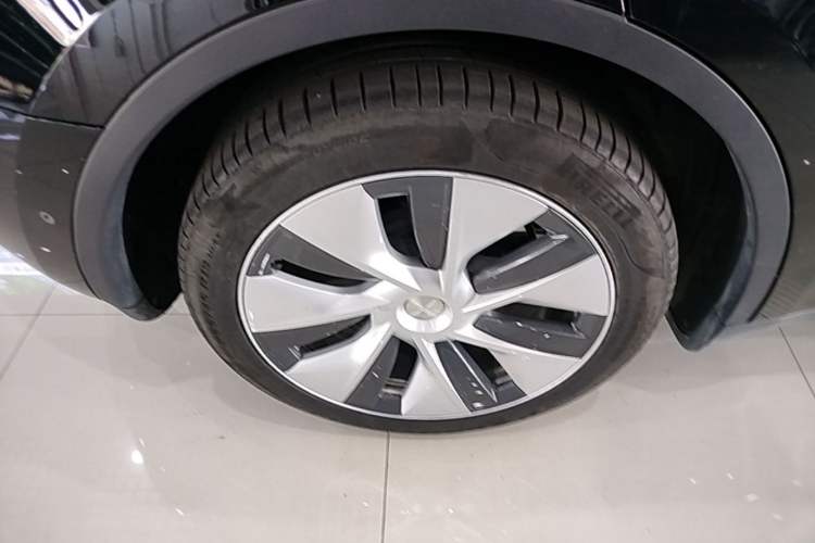 Used Tesla Model Y 2022 Revised Version Rear-Wheel Drive Right Rear Wheel Hub