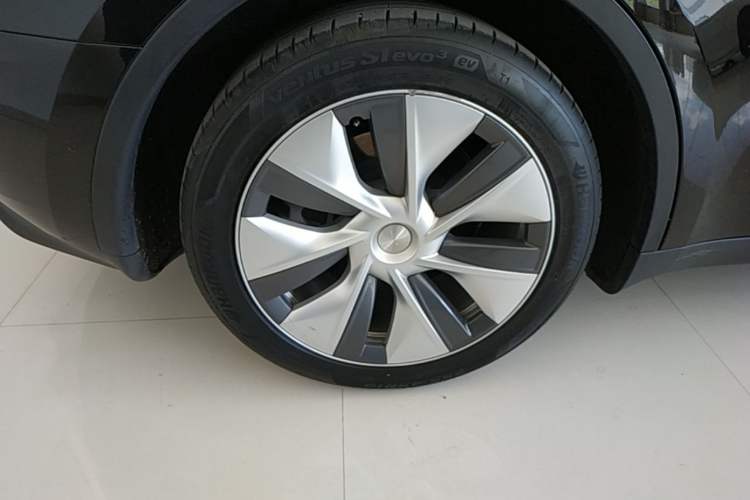 Used Tesla Model Y 2022 Rear-Wheel-Drive Version Right Rear Wheel Hub