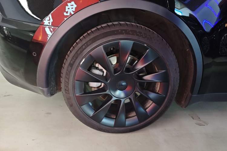 Used Tesla Model Y 2022 Rear-Wheel-Drive Version Right Rear Wheel Hub