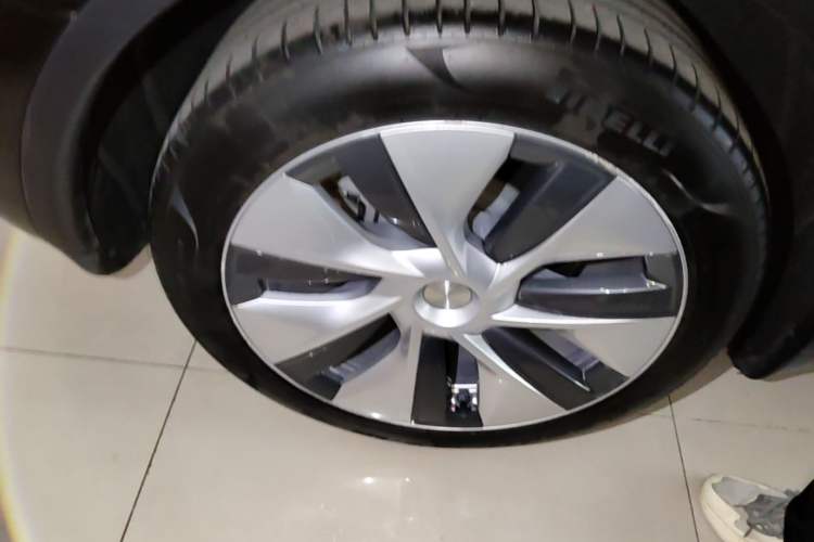 Used Tesla Model Y 2022 Revised Version Rear-Wheel Drive Right Rear Wheel Hub