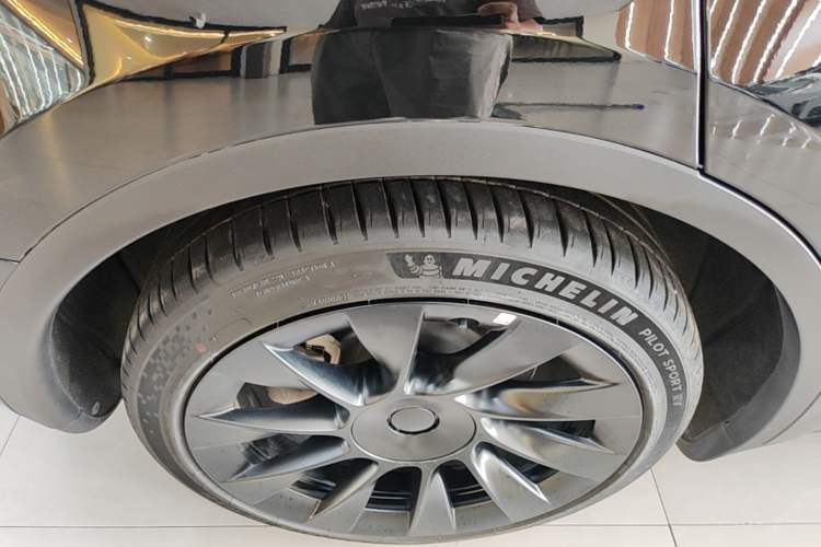 Used Tesla Model Y 2022 Revised Version Rear-Wheel Drive Right Rear Wheel Hub