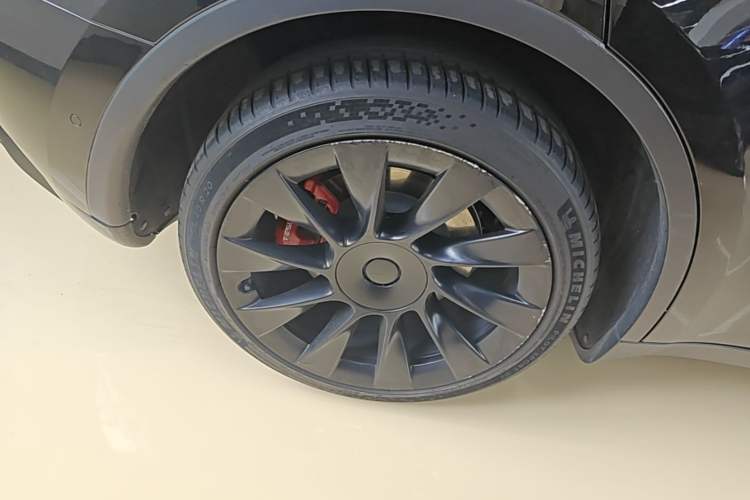 Used Tesla Model Y 2022 Long-Range All-Wheel-Drive Version Right Rear Wheel Hub