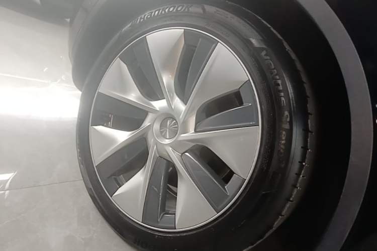 Used Tesla Model Y 2022 Revised Version Rear-Wheel Drive Right Rear Wheel Hub