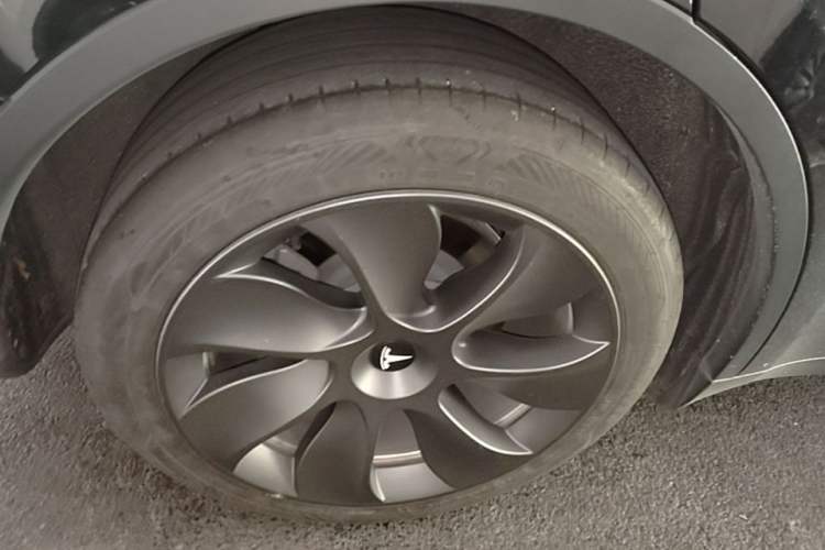 Used Tesla Model Y 2022 Revised Version Rear-Wheel Drive Right Rear Wheel Hub
