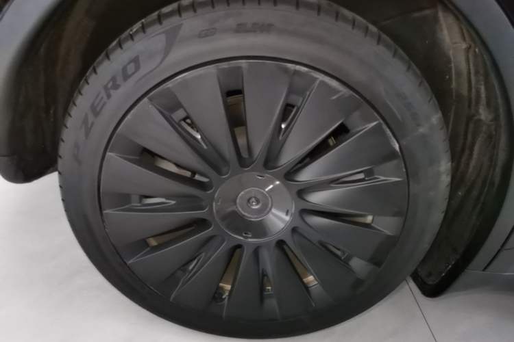 Used Tesla Model Y 2022 Revised Version Rear-Wheel Drive Right Rear Wheel Hub