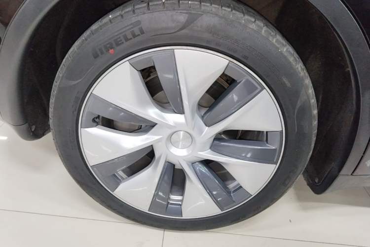 Used Tesla Model Y 2022 Revised Version Rear-Wheel Drive Right Rear Wheel Hub