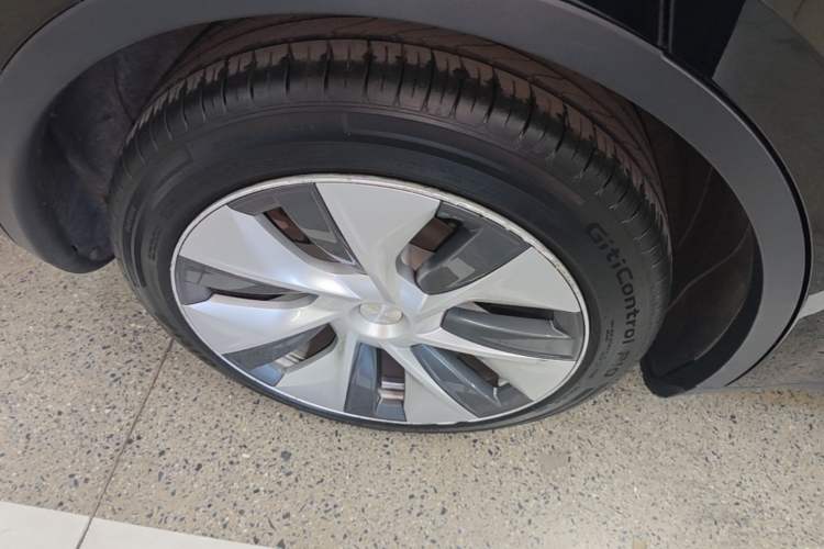 Used Tesla Model Y 2022 Rear-Wheel-Drive Version Right Rear Wheel Hub
