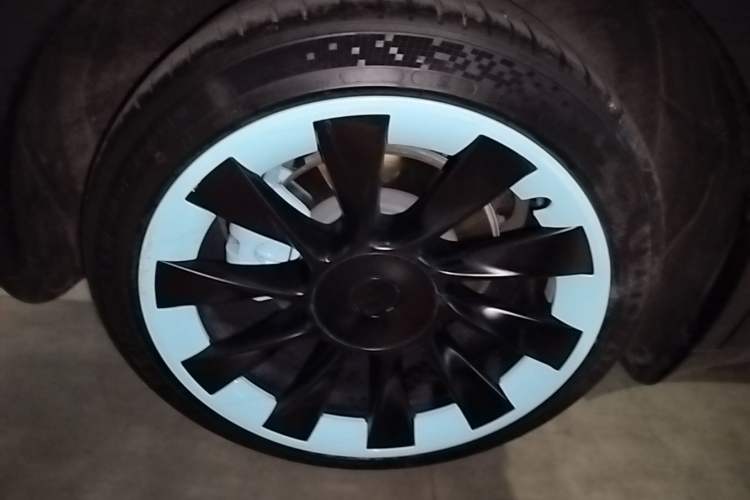 Used Tesla Model Y 2022 Revised Version Long-Range All-Wheel Drive Right Rear Wheel Hub