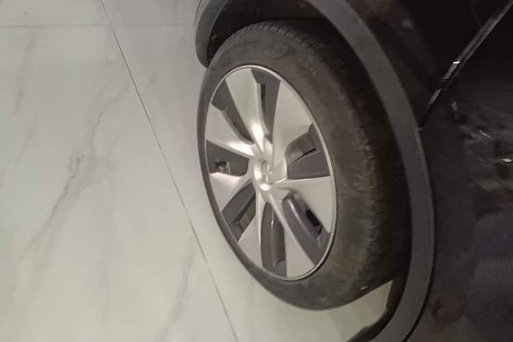 Used Tesla Model Y 2022 Rear-Wheel-Drive Version Right Rear Wheel Hub