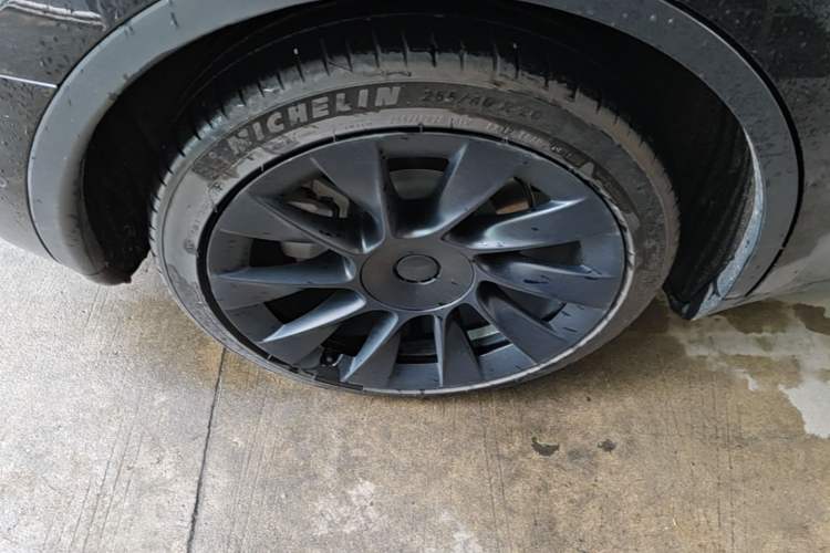 Used Tesla Model Y 2022 Rear-Wheel-Drive Version Right Rear Wheel Hub