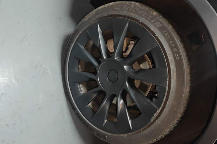 Used Tesla Model Y 2022 Revised Version Rear-Wheel Drive Right Rear Wheel Hub