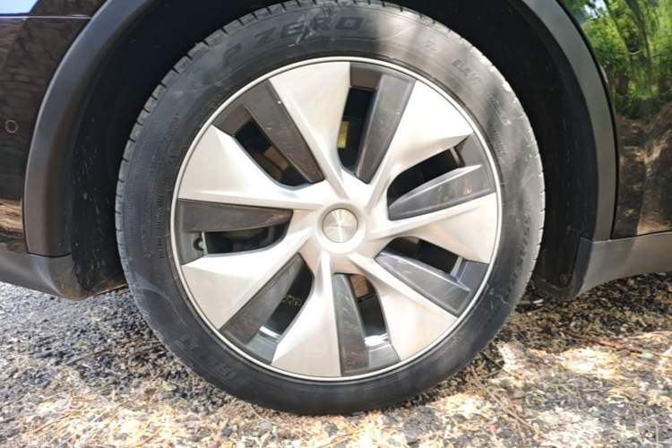 Used Tesla Model Y 2022 Revised Version Rear-Wheel Drive Right Rear Wheel Hub