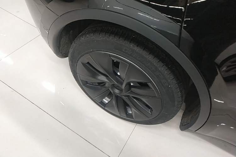 Used Tesla Model Y 2022 Revised Version Long-Range All-Wheel Drive Right Rear Wheel Hub