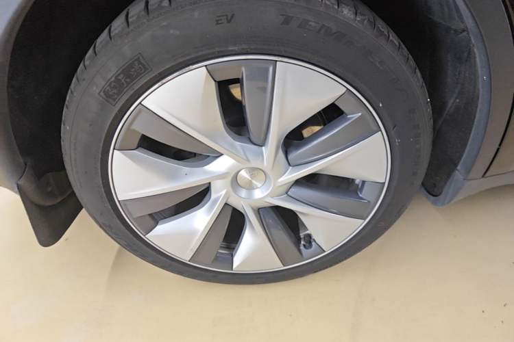 Used Tesla Model Y 2022 Revised Version Long-Range All-Wheel Drive Right Rear Wheel Hub