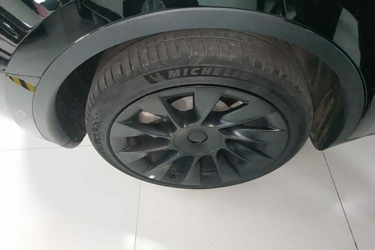Used Tesla Model Y 2022 Revised Version Long-Range All-Wheel Drive Right Rear Wheel Hub