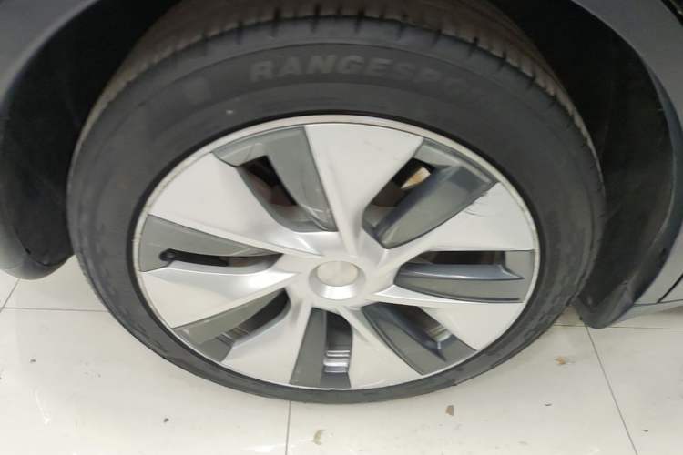 Used Tesla Model Y 2022 Rear-Wheel-Drive Version Right Rear Wheel Hub
