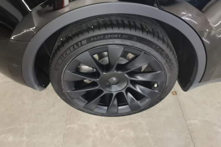Used Tesla Model Y 2022 Revised Version Rear-Wheel Drive Right Rear Wheel Hub