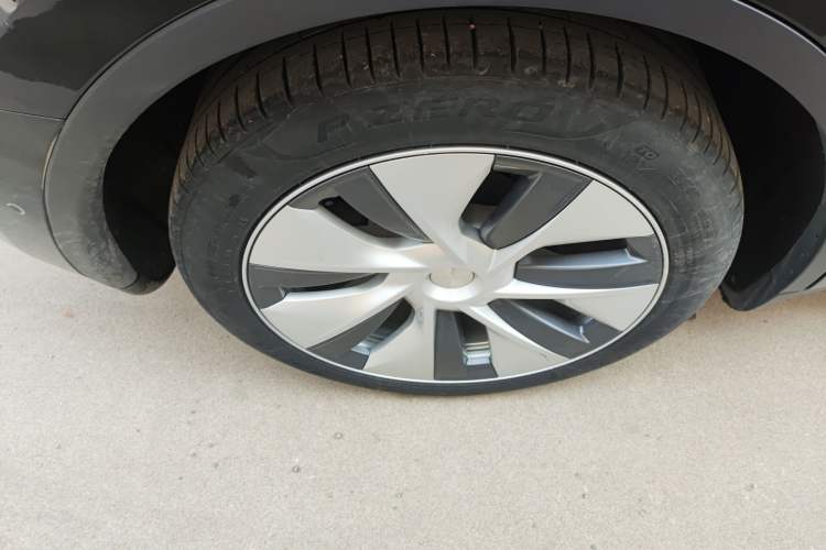 Used Tesla Model Y 2022 Revised Version Rear-Wheel Drive Right Rear Wheel Hub