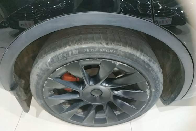 Used Tesla Model Y 2022 Revised Version Long-Range All-Wheel Drive Right Rear Wheel Hub