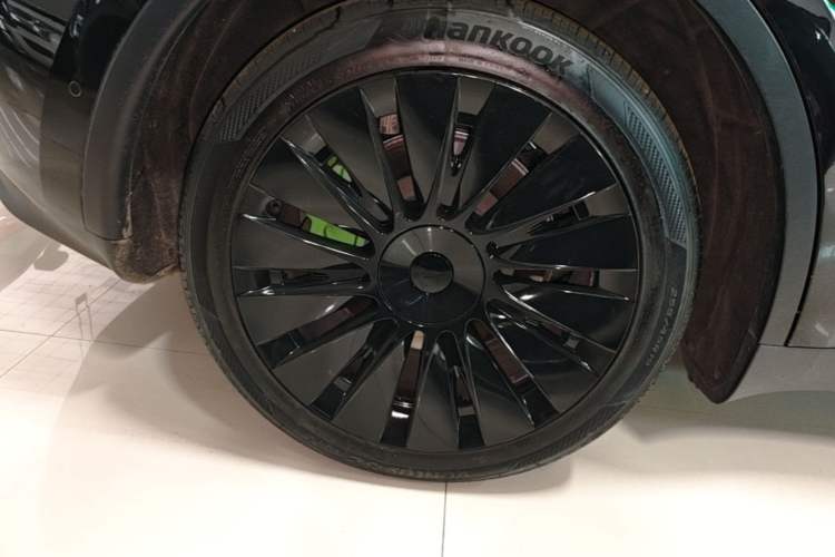 Used Tesla Model Y 2022 Revised Version Long-Range All-Wheel Drive Right Rear Wheel Hub