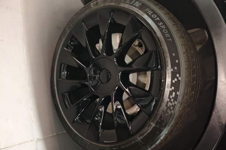 Used Tesla Model Y 2022 Revised Version Rear-Wheel Drive Right Rear Wheel Hub