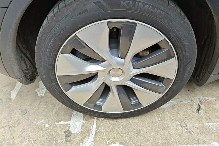 Used Tesla Model Y 2022 Revised Version Rear-Wheel Drive Right Rear Wheel Hub