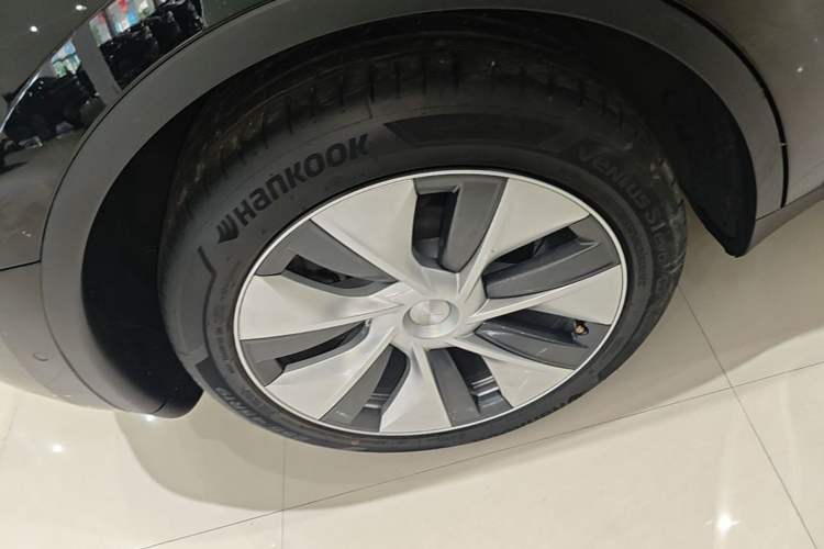 Used Tesla Model Y 2022 Rear-Wheel-Drive Version Right Rear Wheel Hub