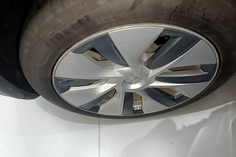 Used Tesla Model Y 2022 Revised Version Rear-Wheel Drive Right Rear Wheel Hub