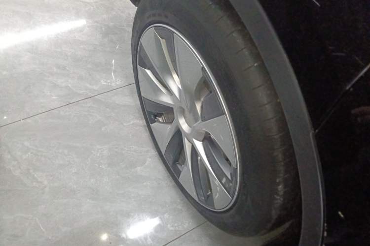 Used Tesla Model Y 2022 Revised Version Rear-Wheel Drive Right Rear Wheel Hub