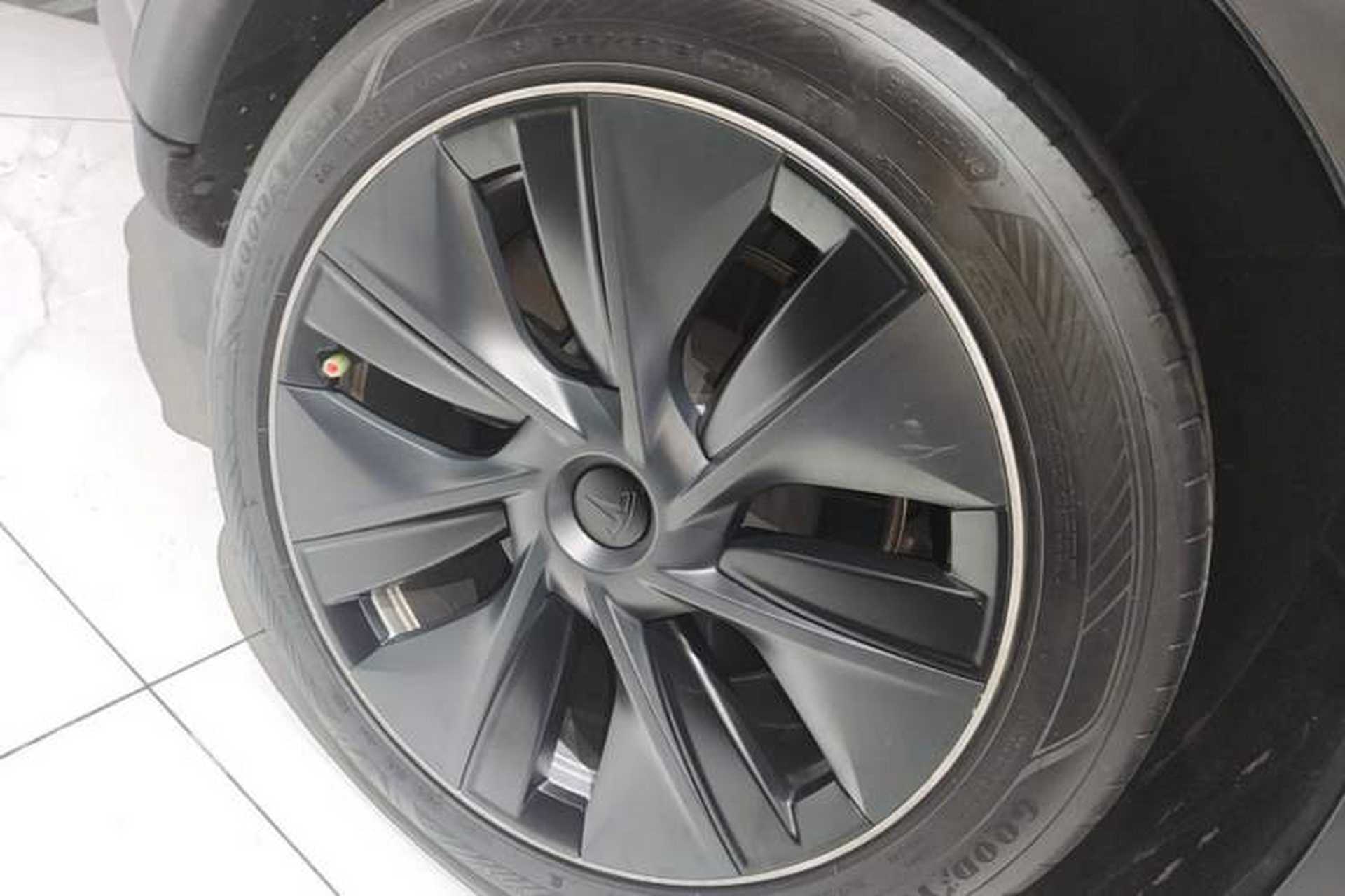 Used Tesla Model Y 2022 Revised Version Rear-Wheel Drive Right Rear Wheel Hub