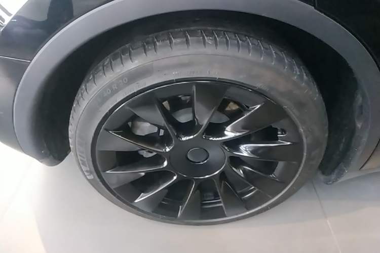 Used Tesla Model Y 2022 Revised Version Rear-Wheel Drive Right Rear Wheel Hub