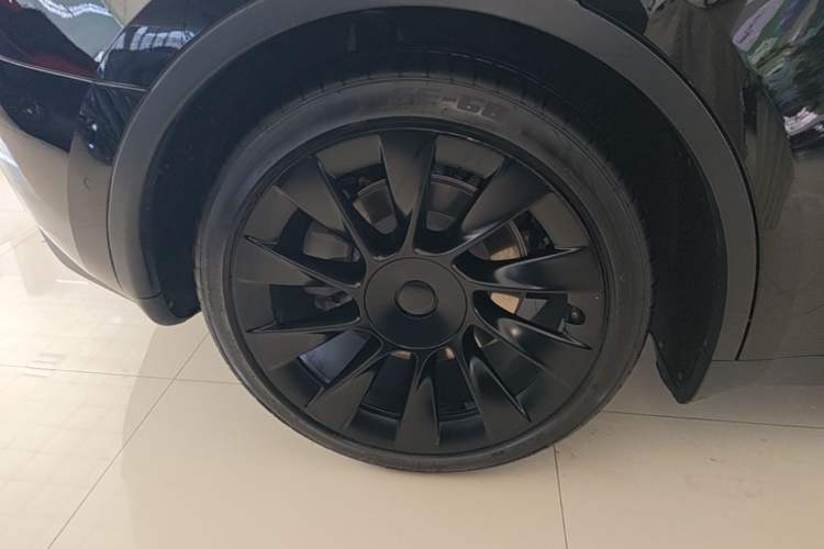 Used Tesla Model Y 2022 Rear-Wheel-Drive Version Right Rear Wheel Hub