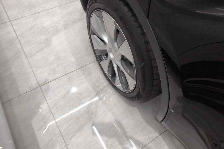 Used Tesla Model Y 2022 Rear-Wheel-Drive Version Right Rear Wheel Hub