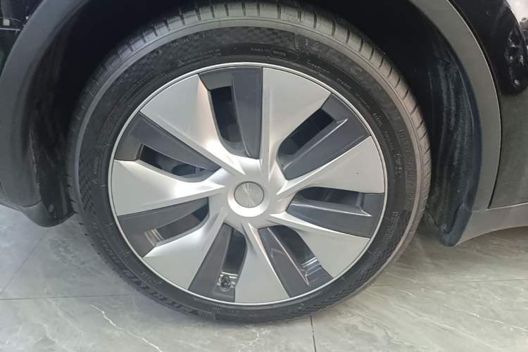Used Tesla Model Y 2022 Rear-Wheel-Drive Version Right Rear Wheel Hub