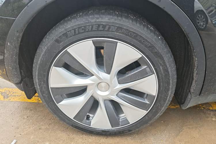 Used Tesla Model Y 2022 Revised Version Long-Range All-Wheel Drive Right Rear Wheel Hub